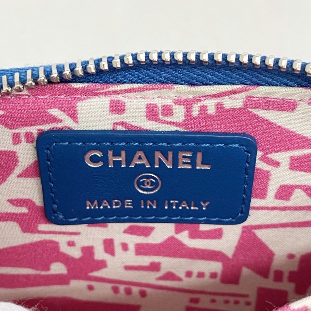 CHANEL Authentic Blue Quilted Card Holder with Silver Logo - Picture 4 of 11